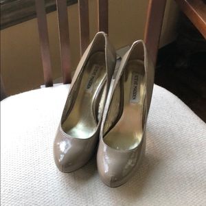 Steve Madden Nude Pumps